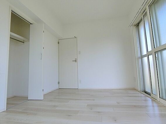 角部屋の2面バ...