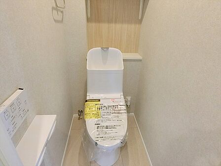 いつも快適に利用できるシャワー機能付きトイレを新規設置済です。家計に優しい節水型のエコトイレです。