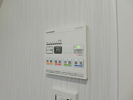 洗濯物の乾燥やヒートショック対策に活躍する、浴室換気乾燥機を新規設置済です。