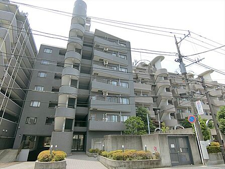 「新川崎」駅へ徒歩15分。周辺には豊富なお買い物施設が揃う便利な住環境です。