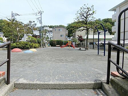 日吉本町三丁目公園（210m）