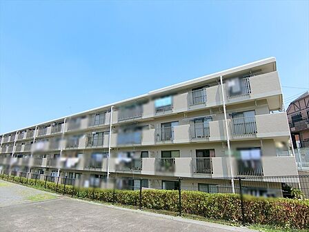 緑豊かで閑静な住環境に立地しています。「日吉」駅や「溝の口」駅等のターミナル駅にアクセスが可能です。