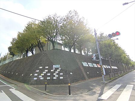 川崎市立西有馬小学校(1050m)
