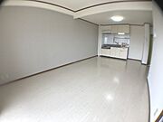 広いリビングでくつろげます