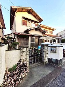 外観:敷地面積 約33.52坪 5DK 駐車場スペースあり。穏やかな住環境です♪ 外観:敷地面積 約33.52坪 5DK 駐車場スペースあり。穏やかな住環境です♪