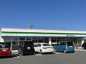 ファミリーマート松元インター入口店【ファミリーマート松元インター入口店】は、鹿児島市石谷町1935-3に位置する鹿児島東市来線近くのコンビニエンスストアです。駐車場有、店内には鹿児島銀行のATMが…