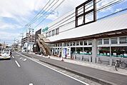 コープかごしま南谷山店 コープのお店は、「ＣＯＯＰ商品」と「産地直結」の生鮮品、手作りのお惣菜などを中心に、毎日の暮らしをより豊かに、安心・安全な「生協品質」を提供するお店です。 510m