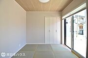 リビング横の和室は、思い切りお子様が遊べるキッズスペースにぴったり！