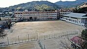 福平中学校【鹿児島市立福平中学校】は、平川町に位置する1947年創立の中学校です。令和4年度の生徒数は521人で、19クラスあります。校訓は「自主・好学・誠実・健康」です。 2510m