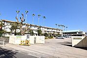 東谷山小学校【鹿児島市立東谷山小学校】は、魚見町に位置する1969年創立の小学校です。令和4年度の生徒数は817人で、34クラスあります。校訓は「未来の子　豊かな子　英知の子」です。 800m