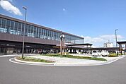 JR谷山駅谷山中央1丁目にあるJR九州指宿枕崎線の高架駅で一日の平均乗車人数は約2770人である（2019年度）近隣には、市役所谷山支所、鹿児島南郵便局、鹿児島情報高校などがある。 1180m