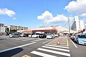 Aコープ桜ヶ丘店Aコープ鹿児島は、暮らしに「安心」「安全」あなたのやさしさ応援します。がキャッチフレーズで地域の方々が日常良く利用されるスーパーです。桜ヶ丘の中心地にあります。 1100m