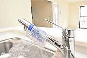 【過去施工例】シンクまわりをすっきり使いやすく整えやすい、浄水器付き水栓の施工例です。