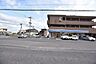 周辺：コンビニ ローソン坂之上中央店 590m