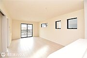 【過去施工例】開放感のある空間で、明るさを感じやすいLDKの施工例です。