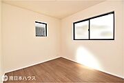 【過去施工例】2面採光で明るさを感じやすく、家具配置もしやすそうな洋室の施工例です。