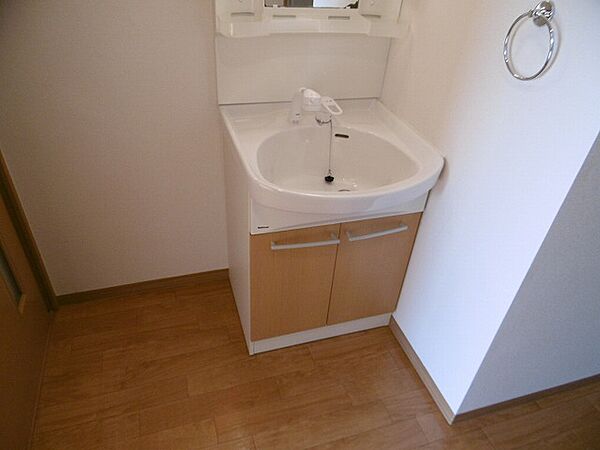 画像21:スペースが確保できる洗面所です（同棟別室施工例）