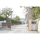 中学校「名古屋市立矢田中学校まで857ｍ」敷地内