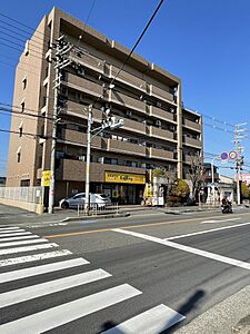 外観：鉄筋コンクリート造６階建。