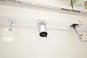 洗面台の給水口はホースが伸びるので朝シャン出来ます。シングルレバーでお湯の温度も楽々調整出来ます。