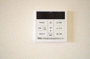 ワンタッチで設定した湯量　温度までお湯を足し、追焚きさせるオートバスを採用しております。