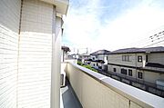 陽光あふれるバルコニーは、たくさんの光を浴びることができるのでお洗濯物やお布団もしっかり干せます。