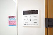 ワンタッチで設定した湯量　温度までお湯を足し、追焚きさせるオートバスを採用しております。