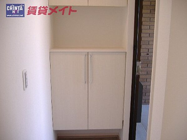 画像13:玄関同タイプの部屋写真です。