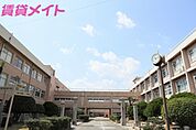 三重県立四日市高等学校 633m
