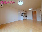 同型反転部屋写真です。
