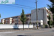 桑名市立日進小学校 436m