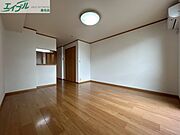 別部屋反転同型写真