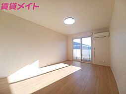 ベイフィールド 1階1Kのリビング/ダイニング