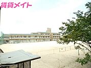 いなべ市立三里小学校 1064m