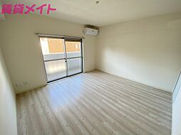 メゾンモンマルトル江場 1階1Kのリビング/ダイニング