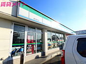 ファミリーマート桑名増田店 643m