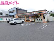 セブンイレブン桑名江場店 588m