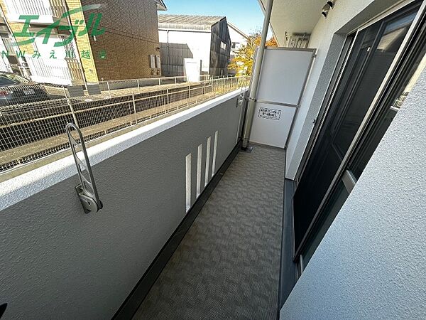 メゾンモンマルトル江場