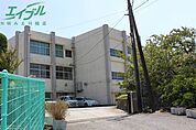 桑名市立桑部小学校 818m