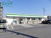 ファミリーマート四日市十志町店 88m