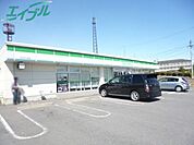 ファミリーマート四日市川島店 986m