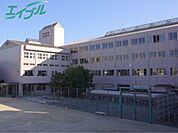 四日市市立中部中学校 370m