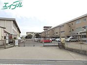 四日市市立海蔵小学校 694m