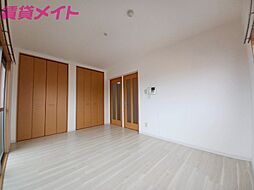 近鉄鈴鹿線 鈴鹿市駅 徒歩10分の賃貸マンション 3階1Kのリビング/ダイニング