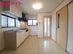 近鉄鈴鹿線 三日市駅 徒歩8分の賃貸アパート 1階2DKのリビング/ダイニング