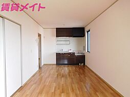 近鉄鈴鹿線 平田町駅 徒歩13分の賃貸アパート 1階3LDKのリビング/ダイニング