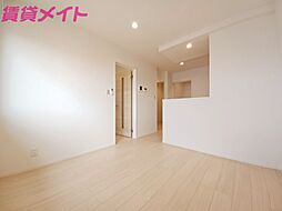 近鉄鈴鹿線 鈴鹿市駅 徒歩8分の賃貸アパート 2階1LDKのリビング/ダイニング