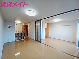 近鉄鈴鹿線 平田町駅 バス7分 三交バス平野石丸下車 3.2kmの賃貸アパート 2階1LDKのリビング/ダイニング