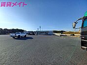ファミリーマート鈴鹿小田店 859m