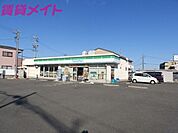 ファミリーマート鈴鹿おかだ店 943m
